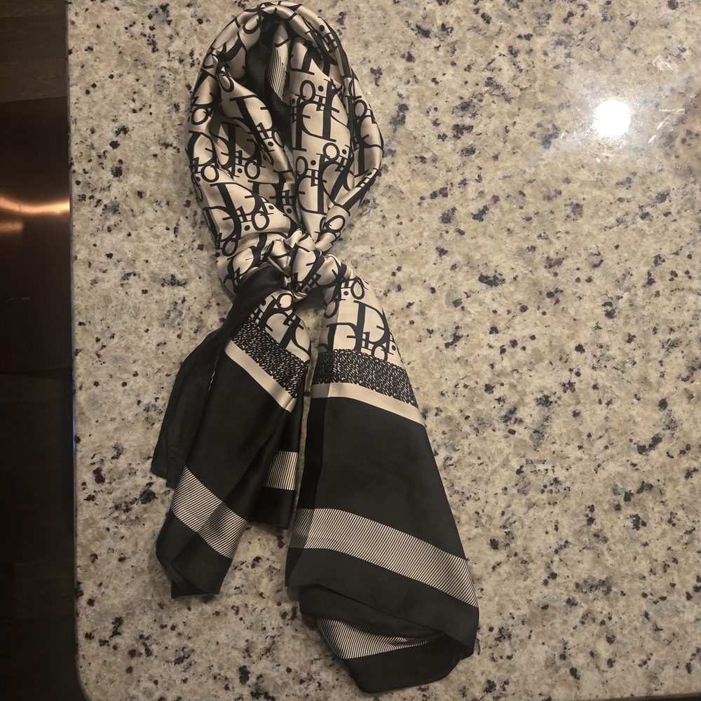 Scarf - Picture 3 of 4